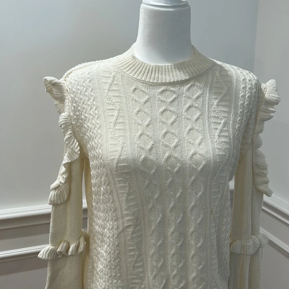 Cream Express sweater size small‎